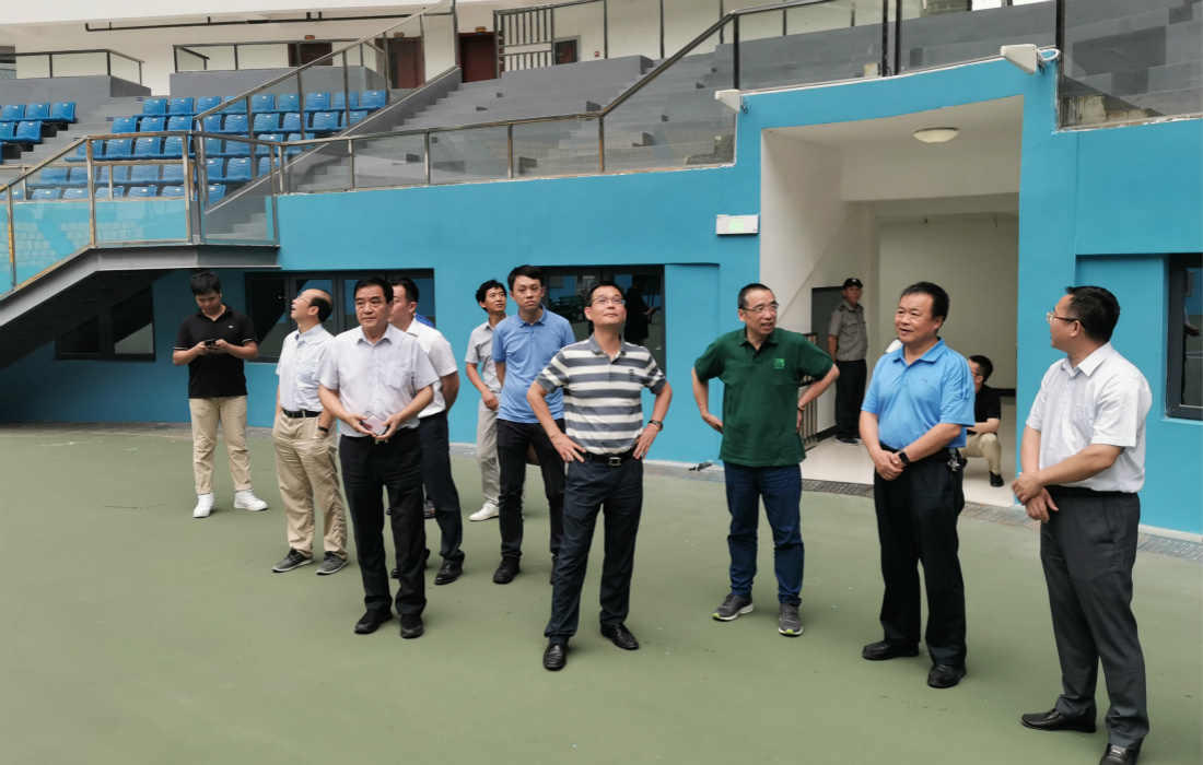 王志强带队参观全民健身中心网球比赛中心_meitu_3.jpg