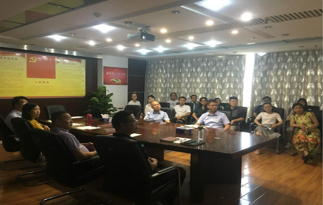 房投公司观看警示教育片_meitu_1.jpg