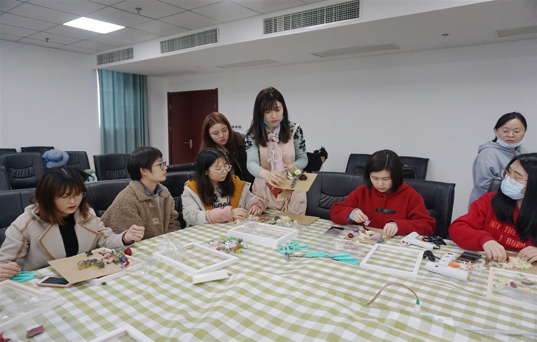 老师指导制作2_副本.jpg