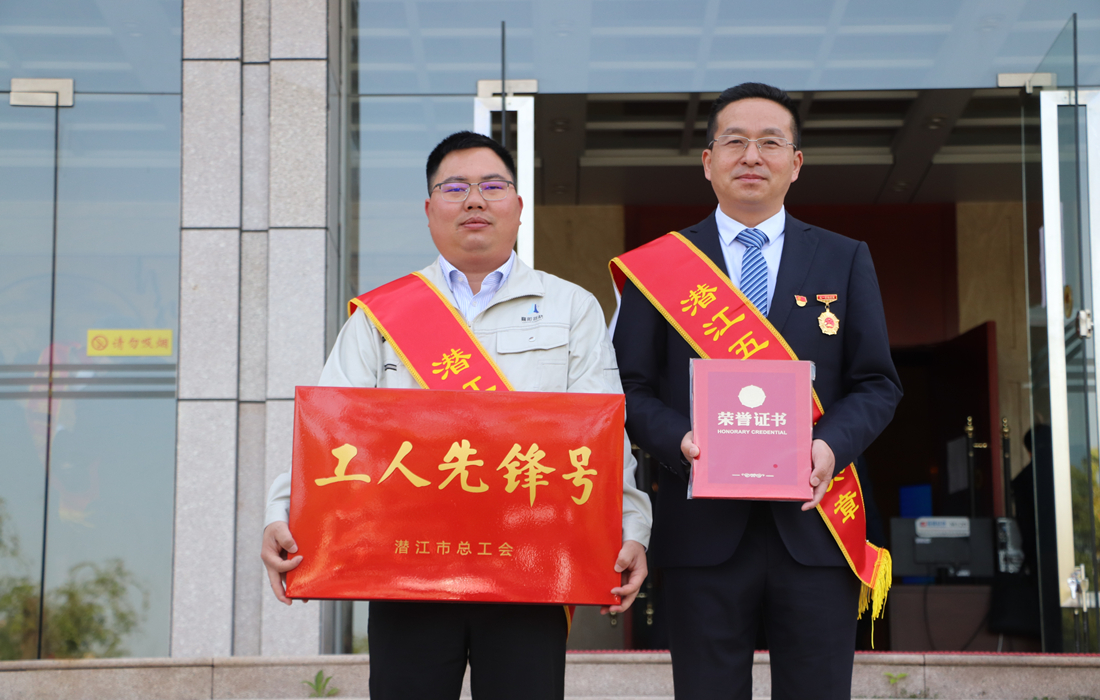 获奖合影.jpg