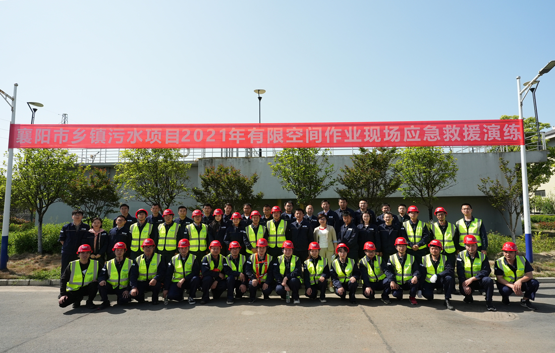 应急演练参与人员大合照.JPG
