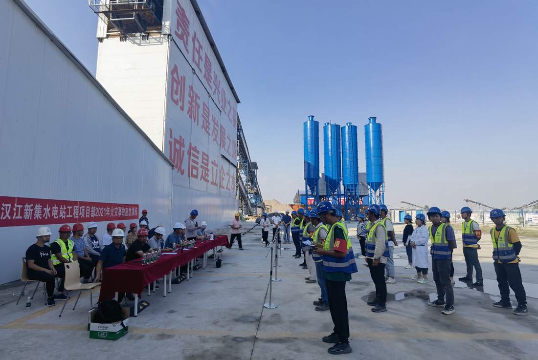 图3:现场消防演练2.png 图3:现场消防演练2.png