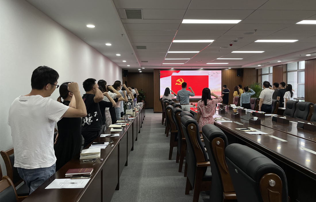 庄严宣誓 坚定初心——举行预备党员宣誓仪式.jpg 庄严宣誓 坚定初心——举行预备党员宣誓仪式.jpg