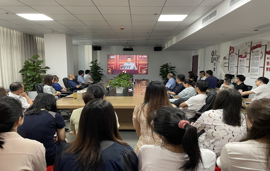 图片1:收看中国共产党成立100周年大会直播.jpg 图片1:收看中国共产党成立100周年大会直播.jpg