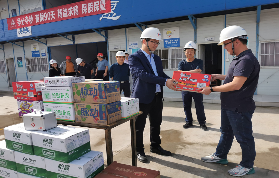 图片4:开展慰问关怀一线员工活动.jpg 图片4:开展慰问关怀一线员工活动.jpg