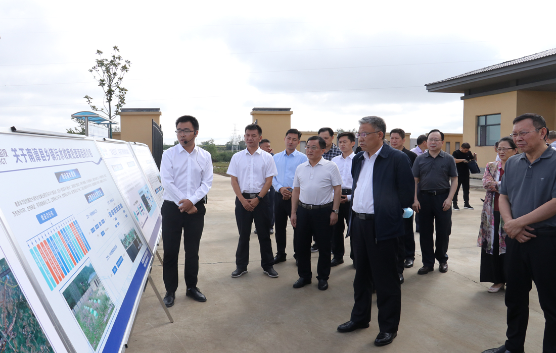 图片1：秦顺全一行了解项目建设运营情况.JPG