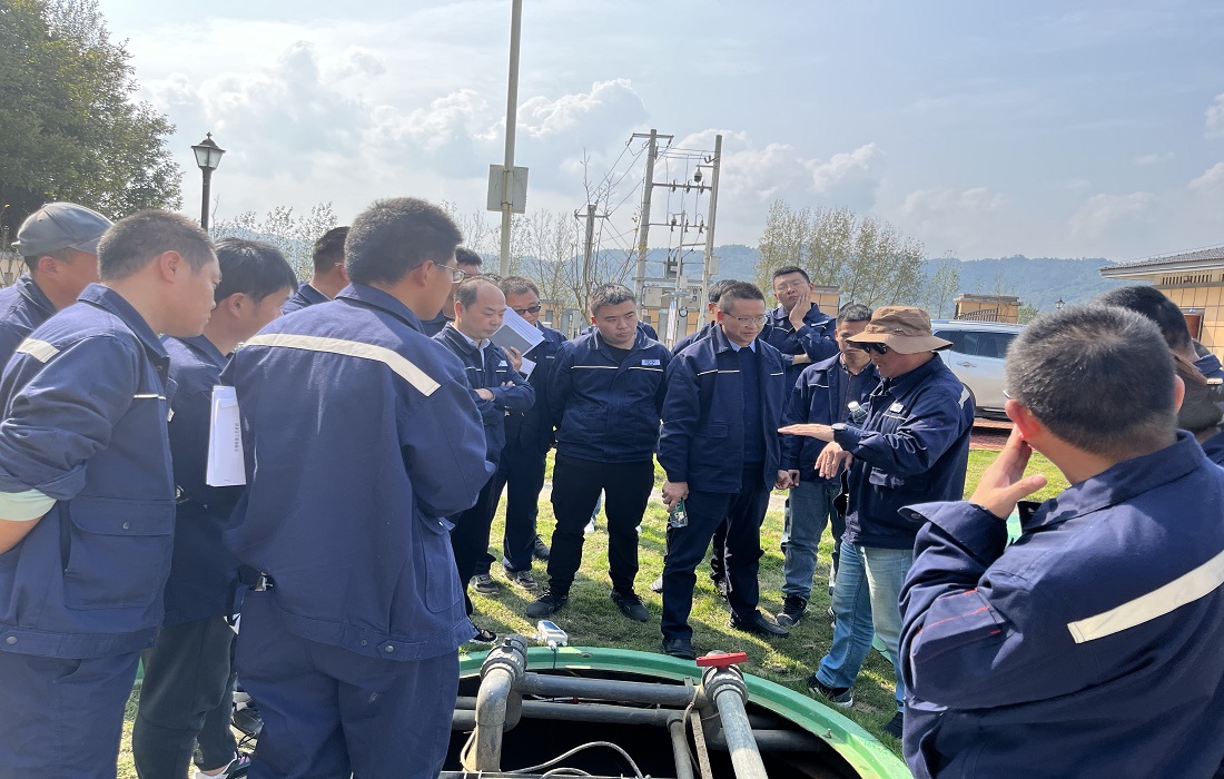 10月27日,益清环保组织四种工艺培训,技术总监现场培训多级接触氧化工艺.jpg 10月27日,益清环保组织四种工艺培训,技术总监现场培训多级接触氧化工艺.jpg