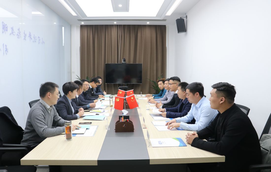 图片3：双方展开座谈会.jpg