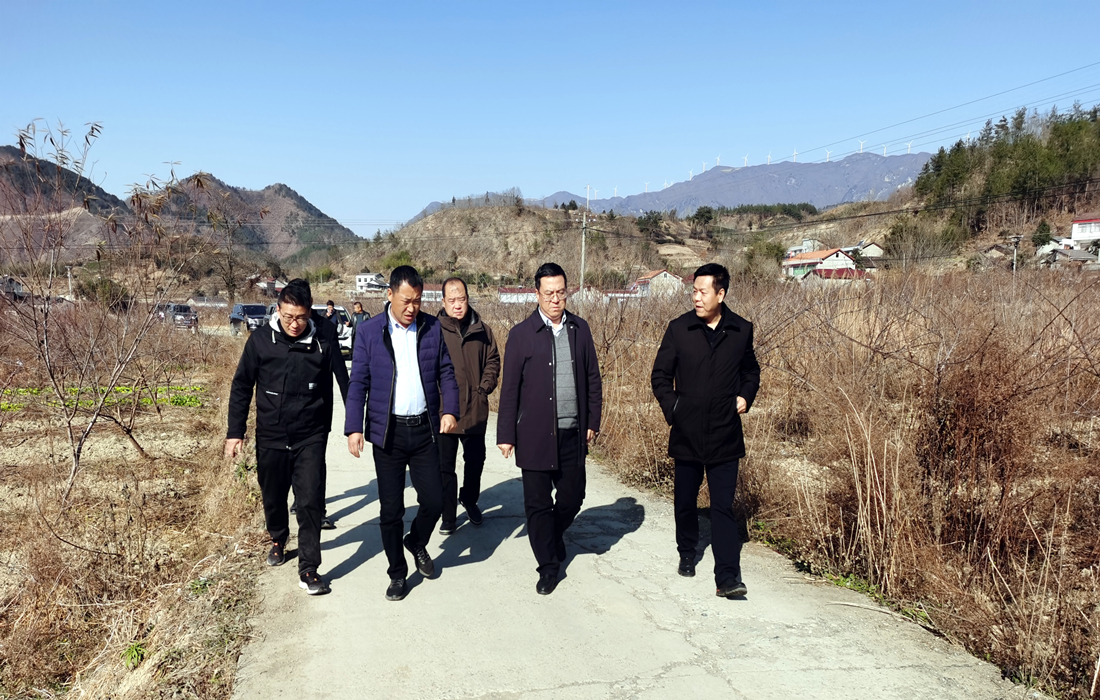 慰问驻村扶贫队5.jpg