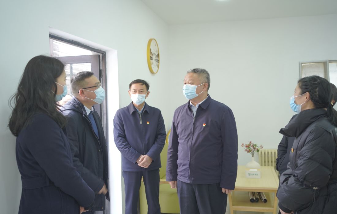 市委常委、统战部部长伍义兵一行调研中山巷社区为老服务中心建设运营情况照片1.jpg