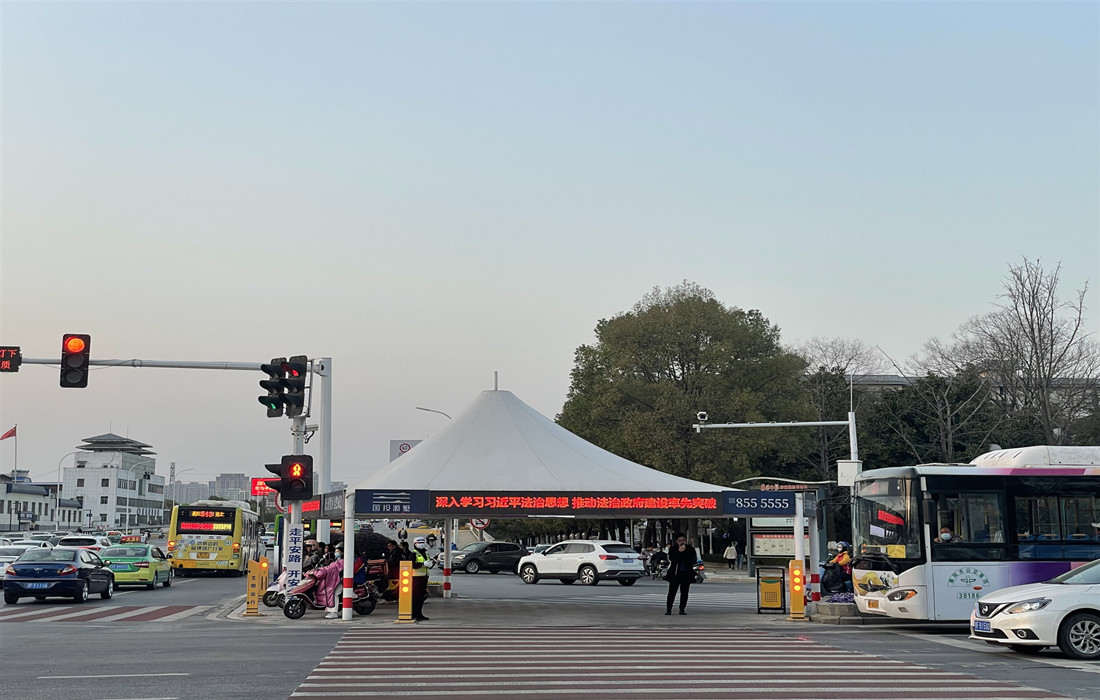 二桥头遮阳棚_副本.jpg 二桥头遮阳棚_副本.jpg