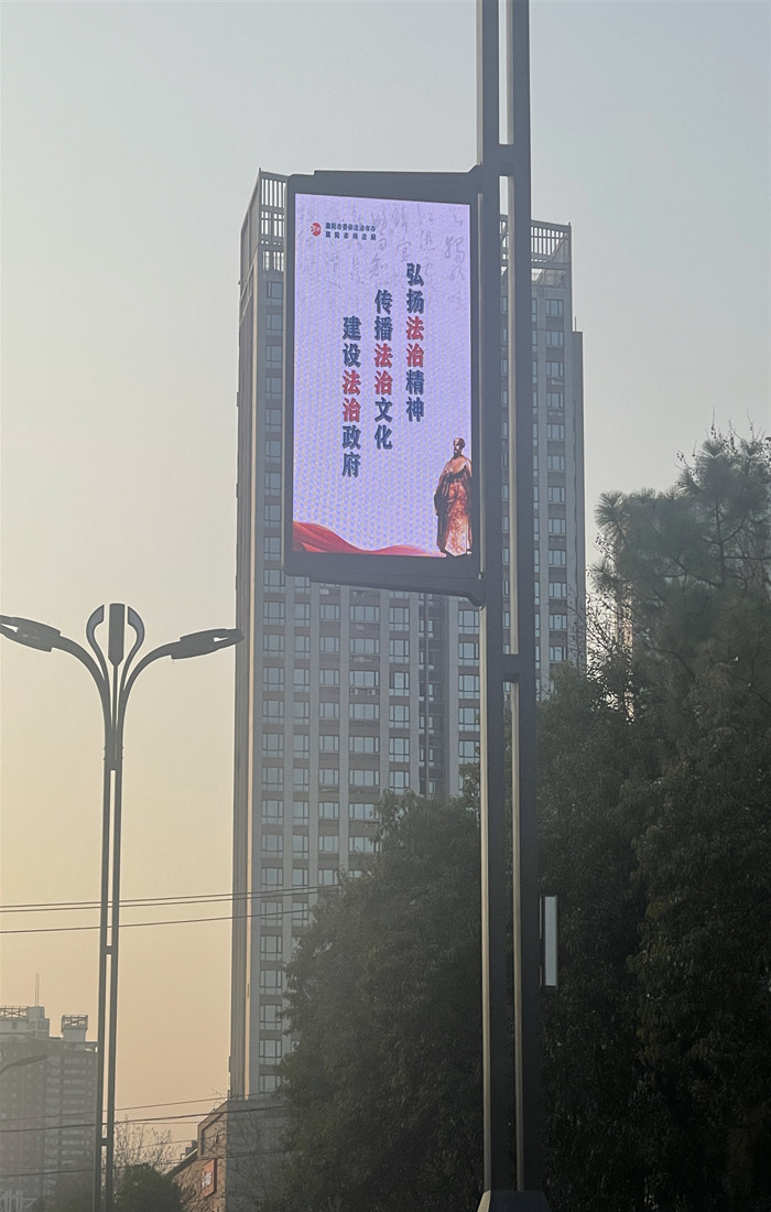 中原路智慧电杆1_副本.jpg 中原路智慧电杆1_副本.jpg