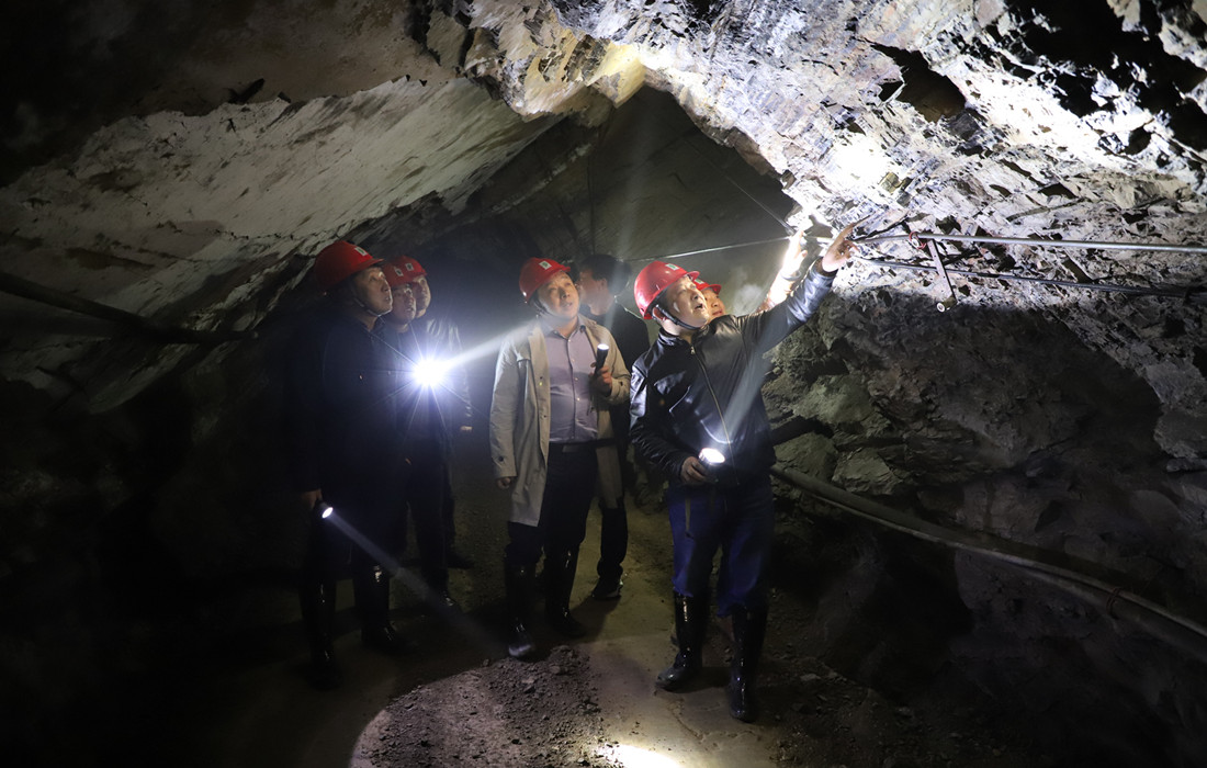 井下安全检查_副本.jpg 井下安全检查_副本.jpg