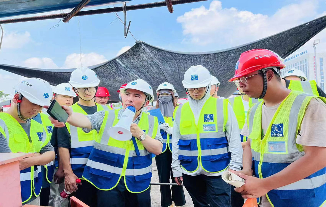 活动照片 (2).jpg 活动照片 (2).jpg