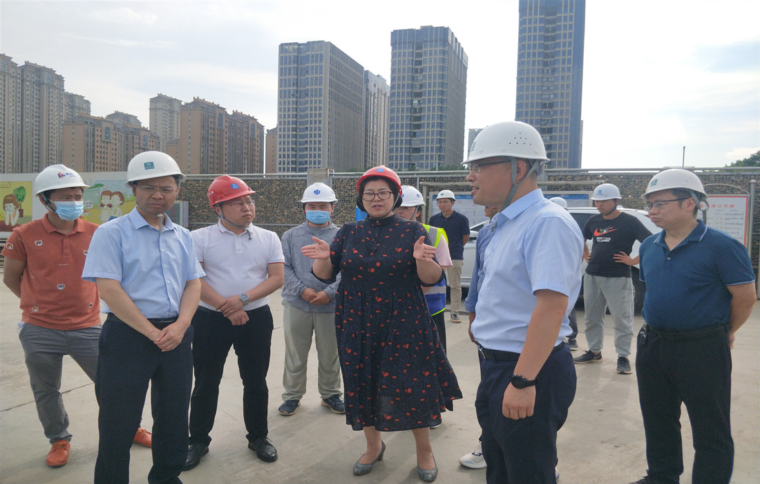 省卫健委妇幼处处长向清、省妇幼保健院党委书记王汉明调研襄阳市儿童医院建设项目1.jpg 省卫健委妇幼处处长向清、省妇幼保健院党委书记王汉明调研襄阳市儿童医院建设项目1.jpg