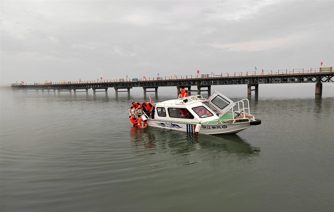 图片12：水上救援演练1.jpg