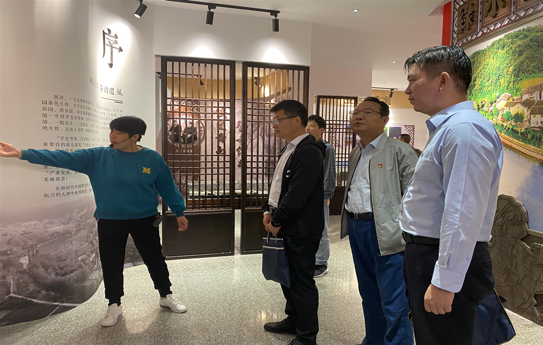 参观主题教育基地.jpg 参观主题教育基地.jpg