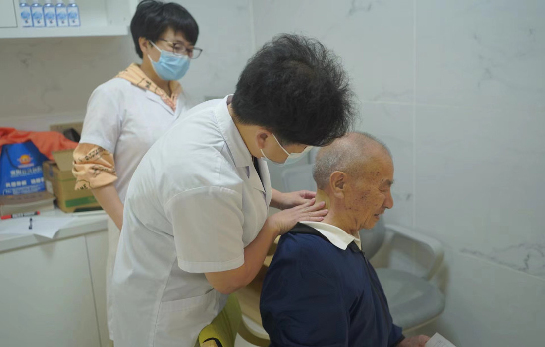 恒泰健康联合襄阳市第一人民医院开展“医疗公益献爱心”系列活动图片1.jpg 恒泰健康联合襄阳市第一人民医院开展“医疗公益献爱心”系列活动图片1.jpg