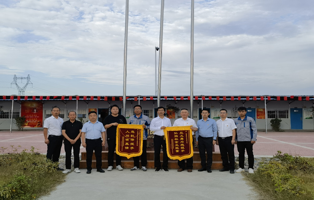 图1:合影.jpg 图1:合影.jpg