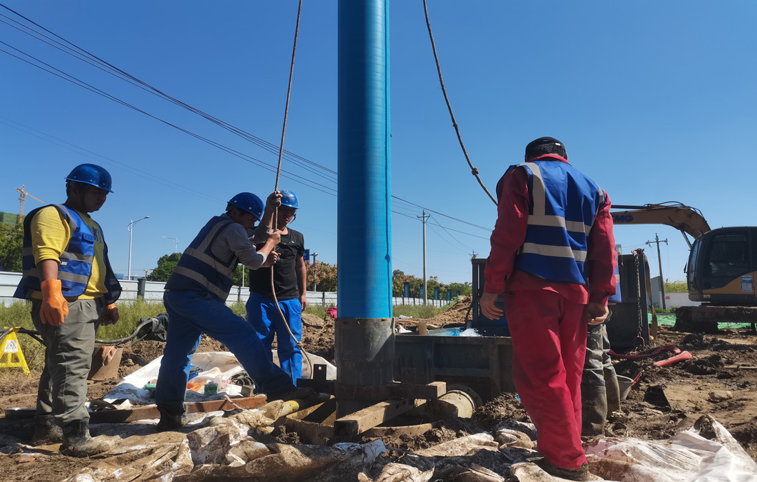 华侨城可再生能源二期项目第18号井下管,储能井全部完成.jpg 华侨城可再生能源二期项目第18号井下管,储能井全部完成.jpg