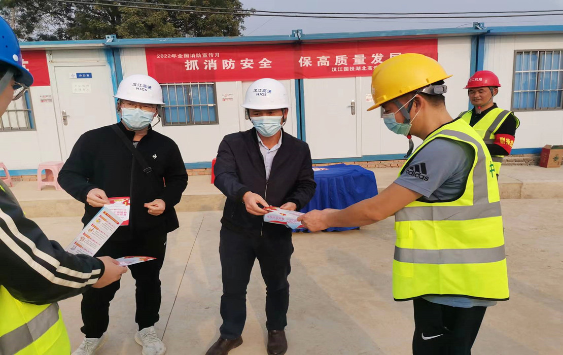 活动照片2.jpg 活动照片2.jpg