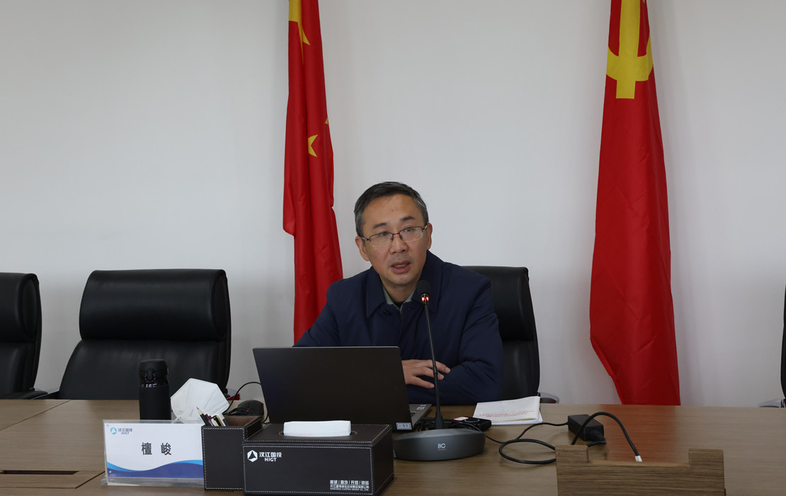 檀峻主任会场照片.jpg 檀峻主任会场照片.jpg