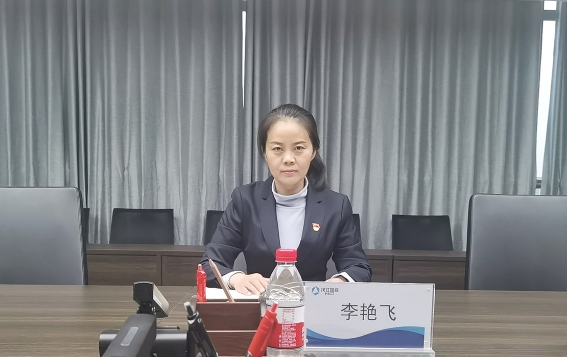 李艳飞1.jpg 李艳飞1.jpg