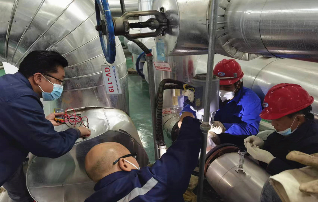 运维现场工作图.jpg 运维现场工作图.jpg