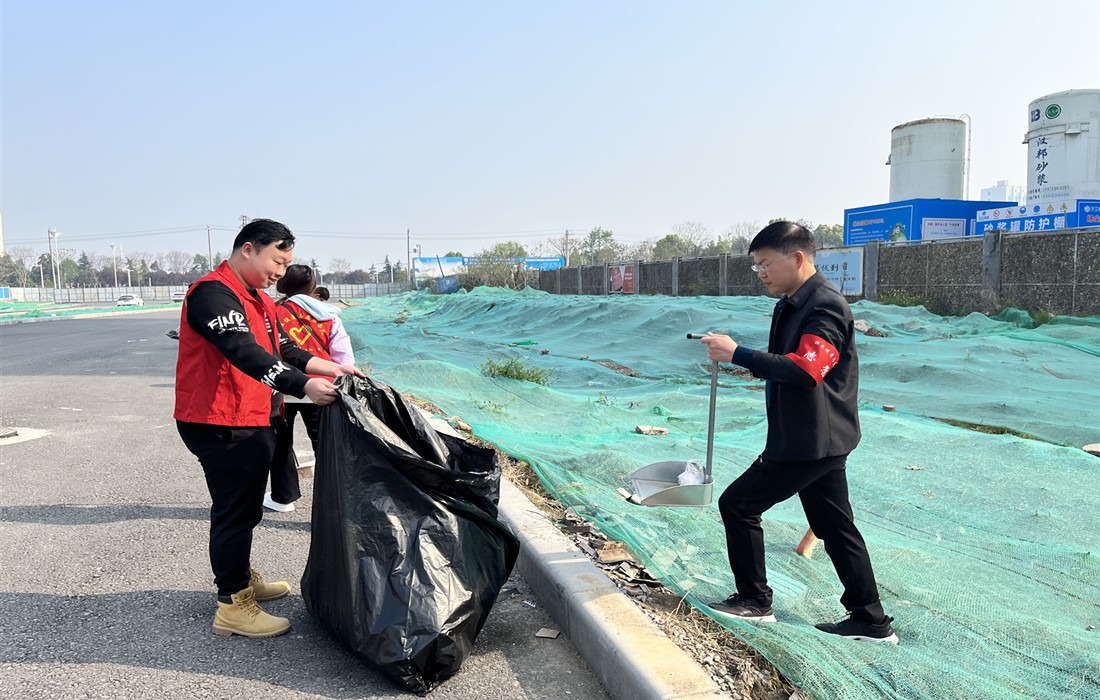 恒泰健康开展“宜居靓家园 健康新生活”爱国卫生运动志愿服务活动图片2.jpg 恒泰健康开展“宜居靓家园 健康新生活”爱国卫生运动志愿服务活动图片2.jpg