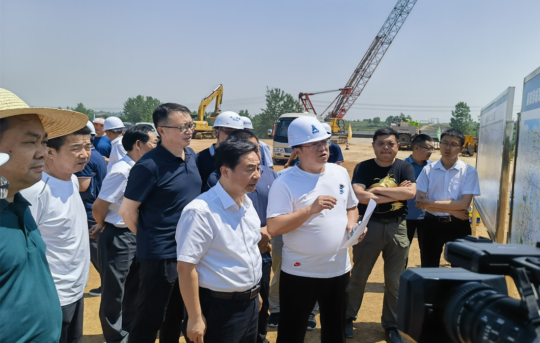 20230610付市长调研襄南高速1.jpg 20230610付市长调研襄南高速1.jpg