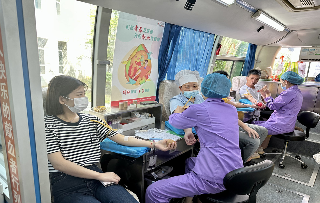 献血者照片.jpg 献血者照片.jpg