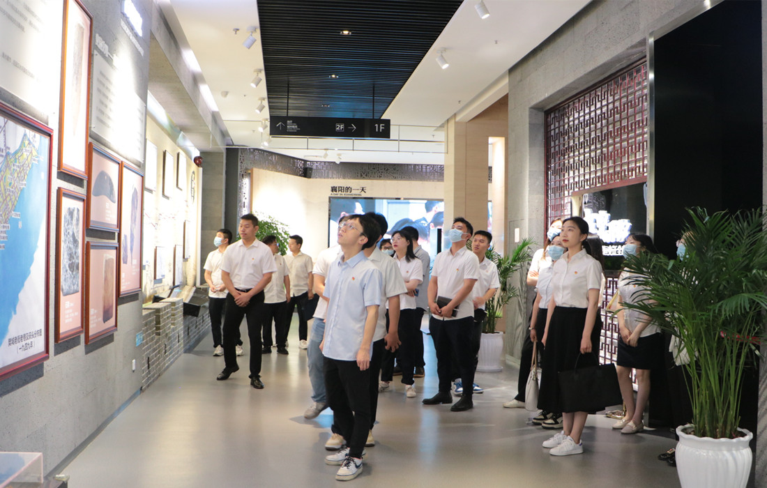 图片2：参观市规划展览馆.JPG