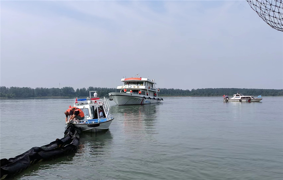 图5:水上搜救演练3.jpg 图5:水上搜救演练3.jpg