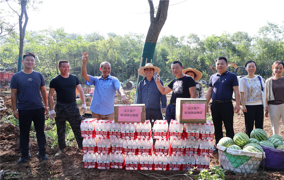 8月4日,汉江资产赴公司尹集苗圃基地、余家湖苗圃基地开展高温慰问暨“夏季送清凉”活动.jpg 8月4日,汉江资产赴公司尹集苗圃基地、余家湖苗圃基地开展高温慰问暨“夏季送清凉”活动.jpg