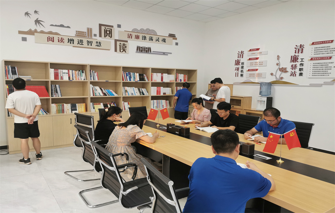 图1：挑选廉洁书籍.jpg