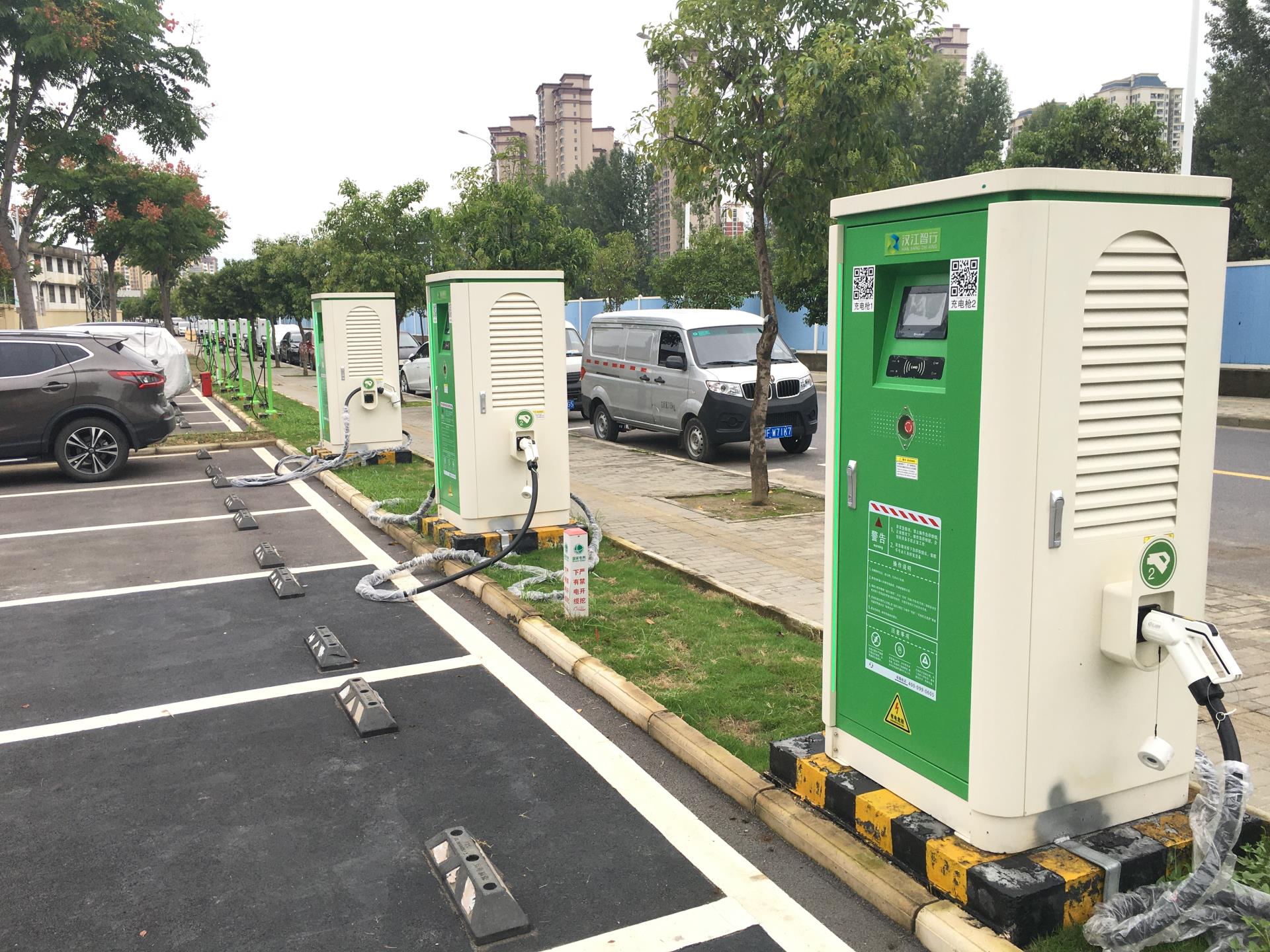 汉江水云间停车场充电站.jpg