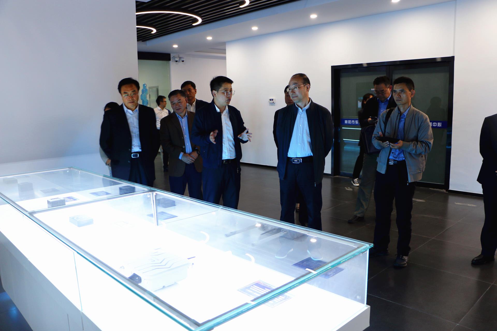 图为：10月27日，省领导朱慧一行到襄阳市车联网先导区建设项目调研.JPG