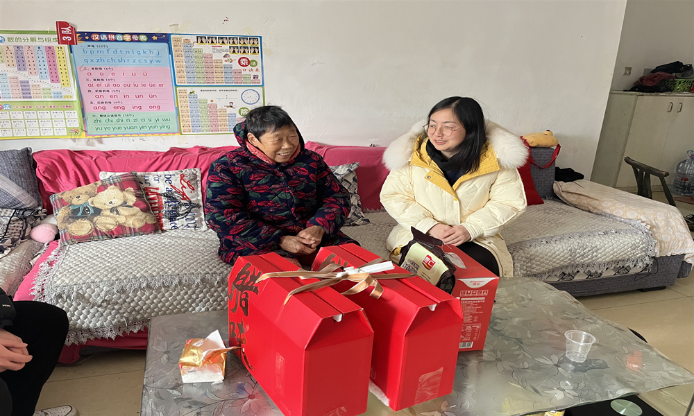 2月4日襄投置业慰问困难群众 (2).jpg 2月4日襄投置业慰问困难群众 (2).jpg