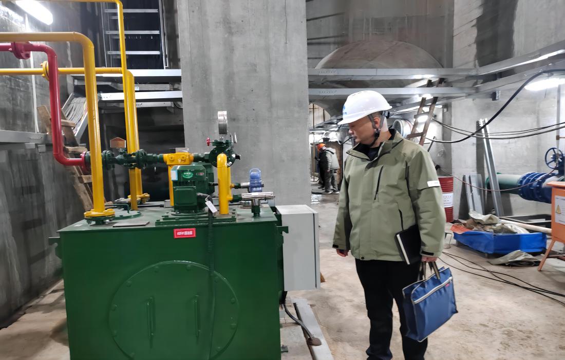 图为能源赌博网址大全
纪委在新集水电站了解发电机组安装进度.jpg