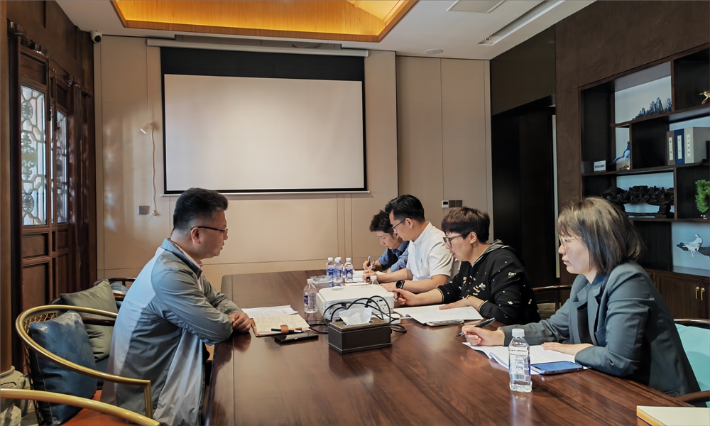 4月26日熊峰组织召开管家巷文化休闲街区五一节前安全生产会 (1).jpg