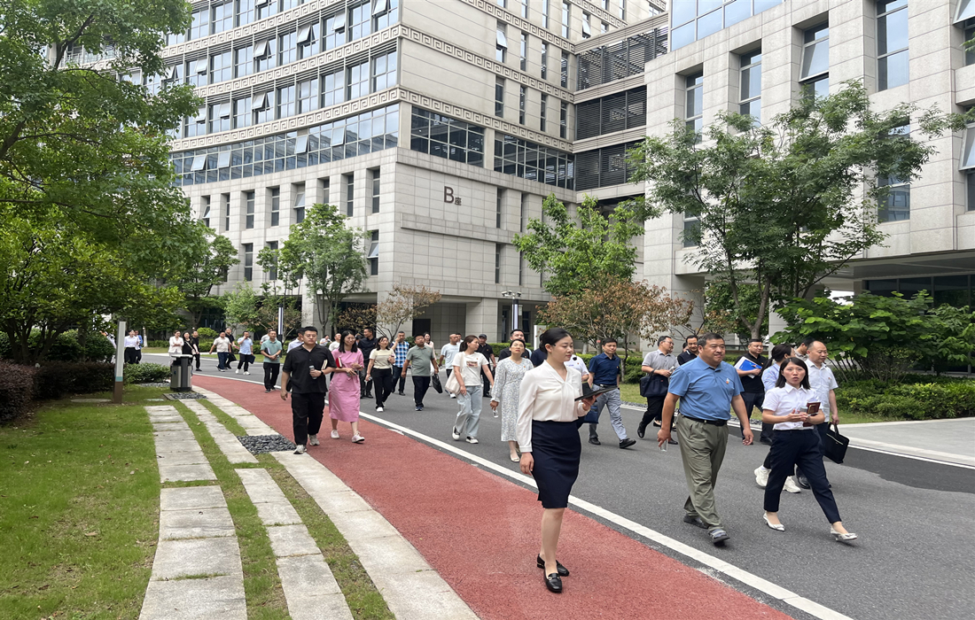 5月29日市机关事务服务中心与襄投置业开展联合主题党日活动 (5).jpg 5月29日市机关事务服务中心与襄投置业开展联合主题党日活动 (5).jpg