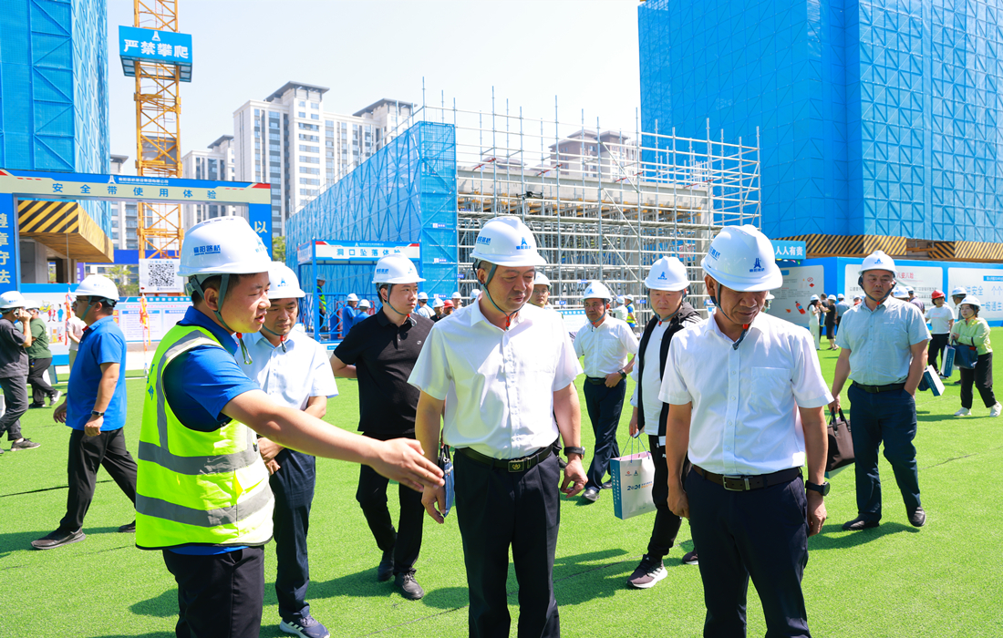 观摩现场.jpg 观摩现场.jpg