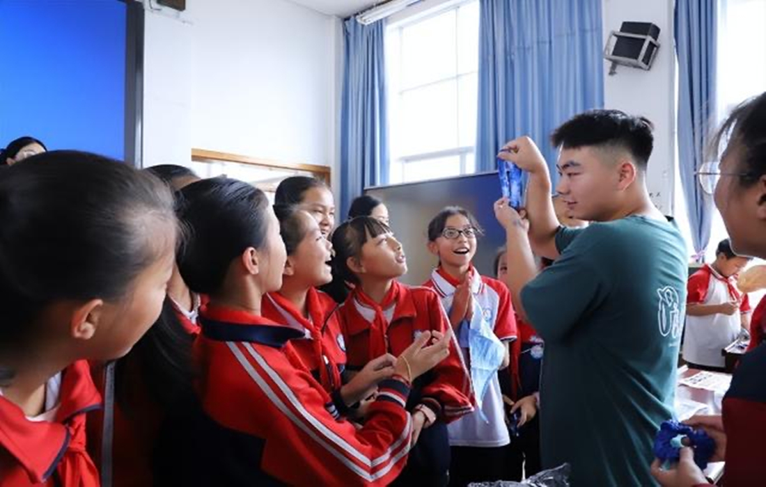 艺术与传媒学院.jpg 艺术与传媒学院.jpg