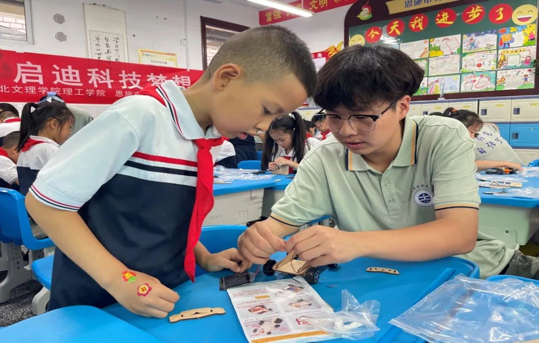 机械学院.jpg 机械学院.jpg