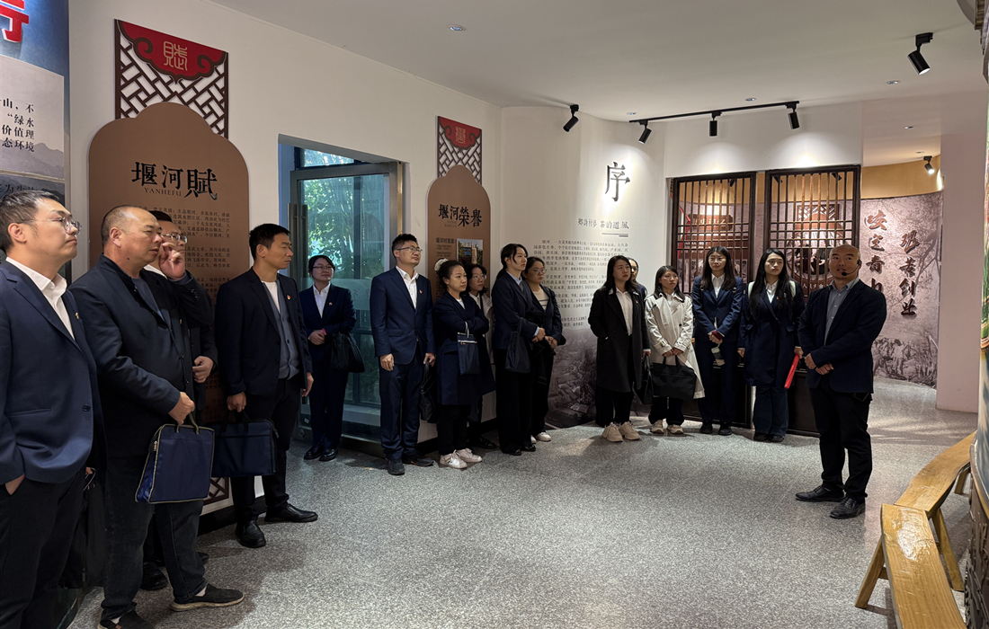 11月7日襄投置业党委赴堰河村开展学习教育活动 (1).jpg