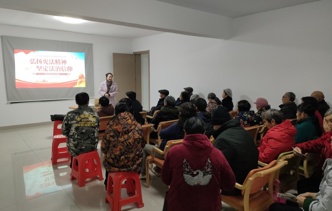 2024年12月4日，恒泰健康联合顺安山社区开展宪法宣传进社区 大力弘扬宪法精神活动2_副本.jpg