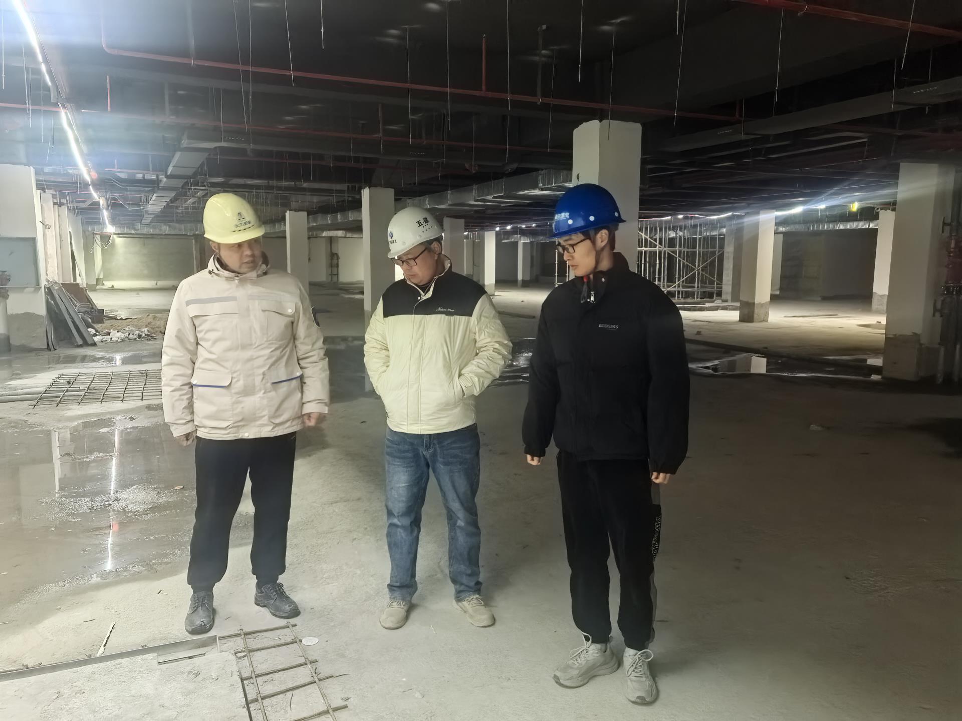 检查小组巡视安全隐患整改情况.jpg 检查小组巡视安全隐患整改情况.jpg