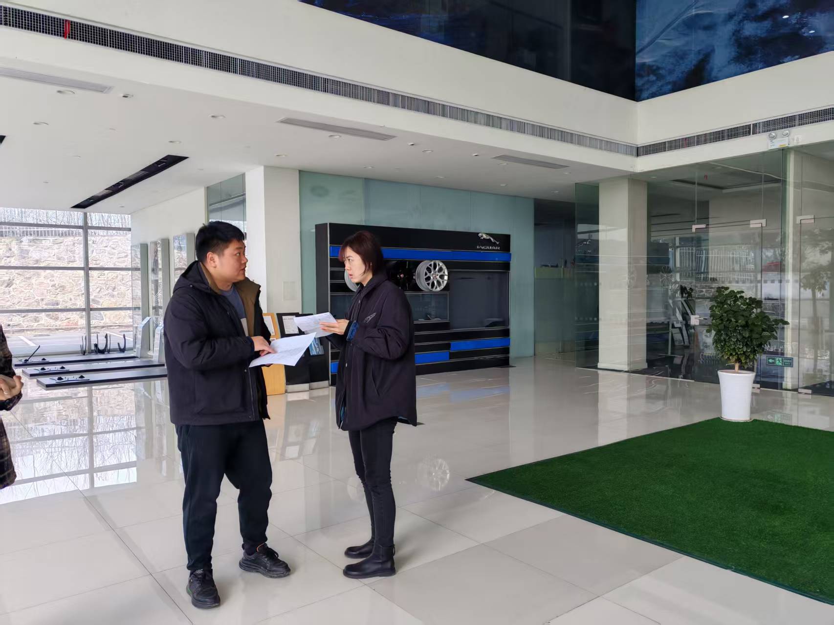 汉江资产对管理资产(路虎捷豹4S店)开展全覆盖监督检查照片.png 汉江资产对管理资产(路虎捷豹4S店)开展全覆盖监督检查照片.png