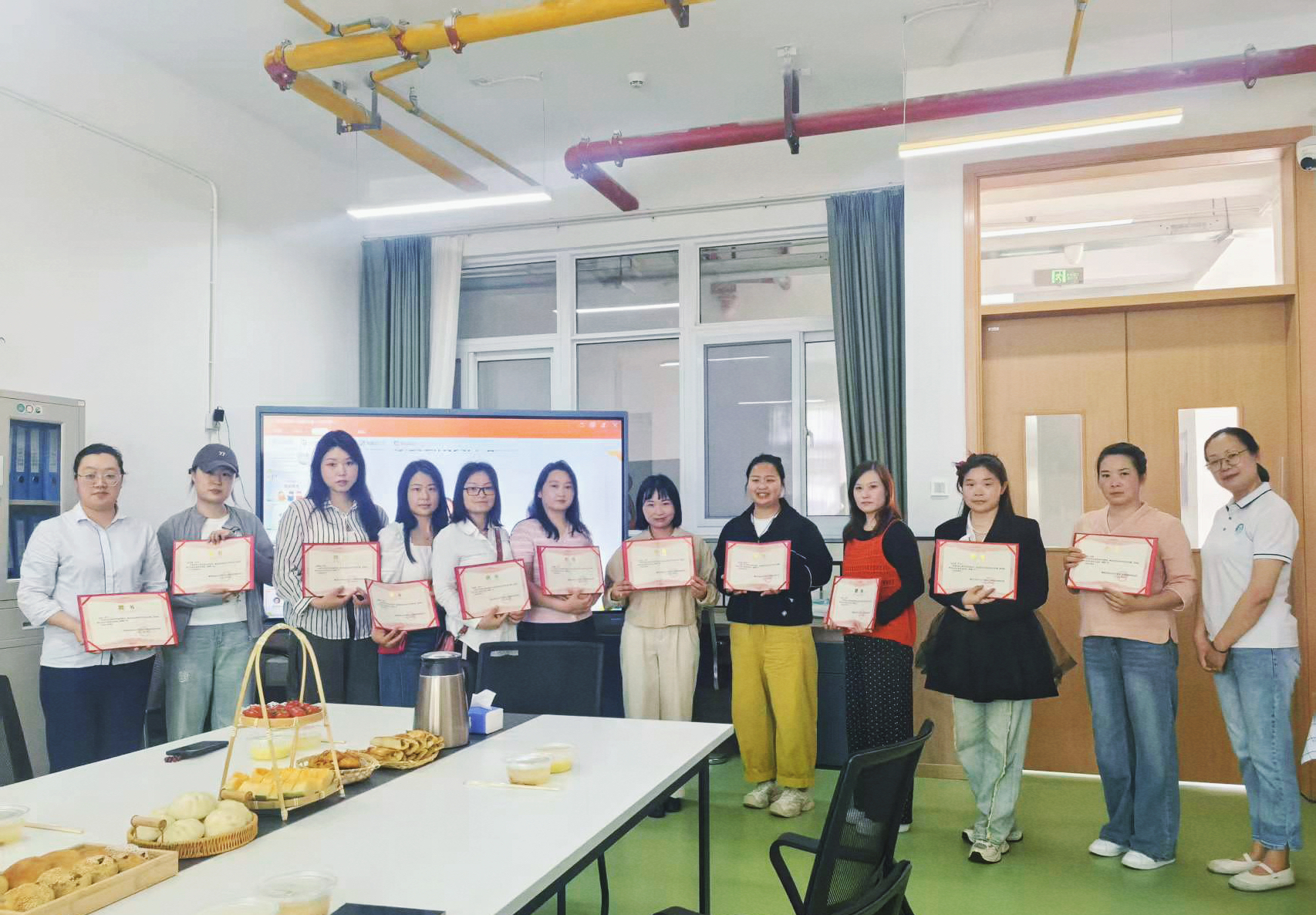 图为:“清廉校园家校共建”专项行动,组建由23名家长代表构成的“清廉家委会”.jpg 图为:“清廉校园家校共建”专项行动,组建由23名家长代表构成的“清廉家委会”.jpg