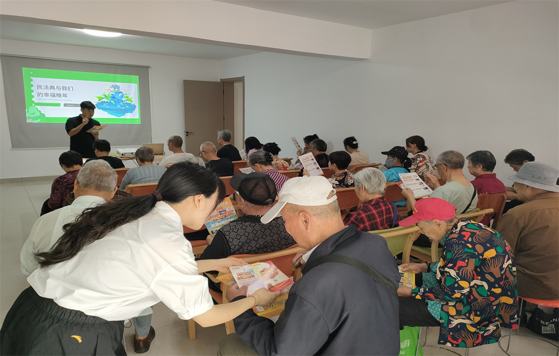 纪检监察人员前往顺安山养老服务驿站开展党纪法规宣传.jpg 纪检监察人员前往顺安山养老服务驿站开展党纪法规宣传.jpg